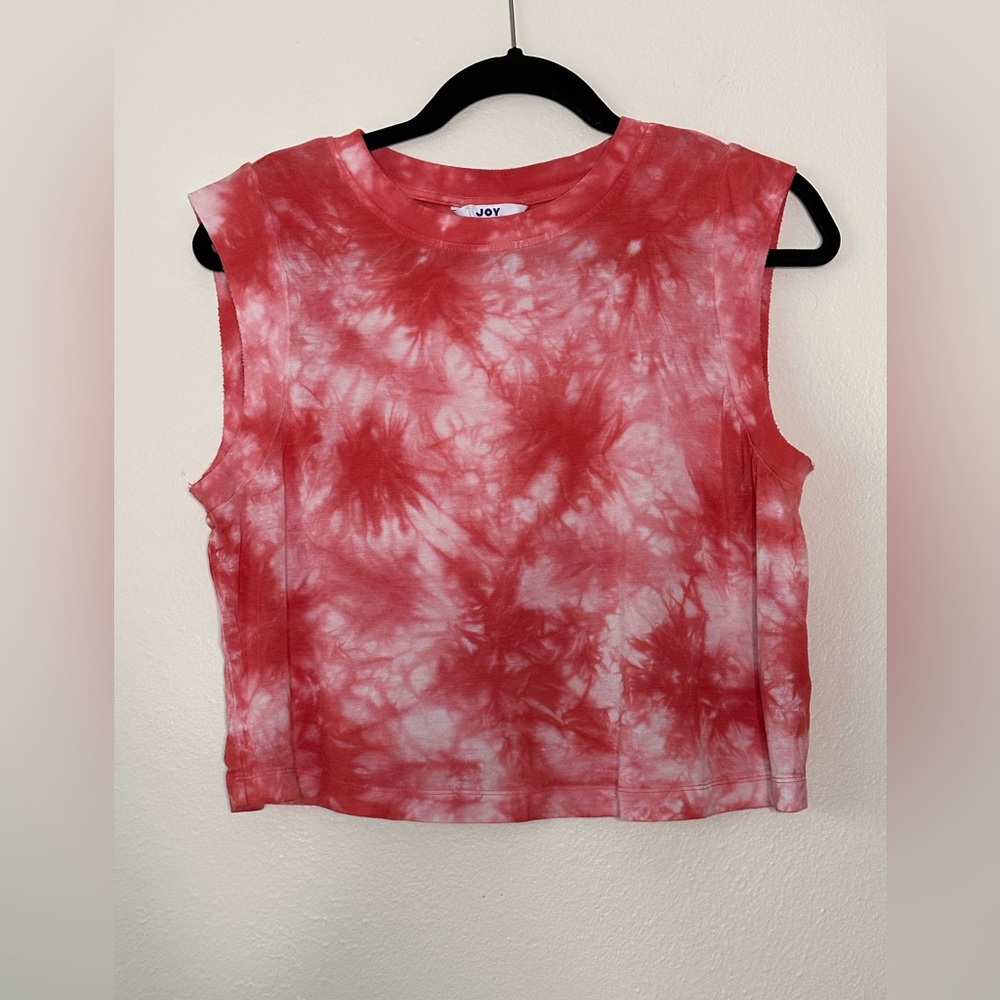 Joylab (sm) coral tie dye crop pullover. Shoulders have raw finished edging